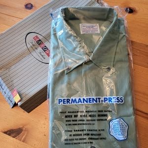 Vintage Men’s Permanent-press Dress Shirt. Green. Large 16-16 1/2. NWT